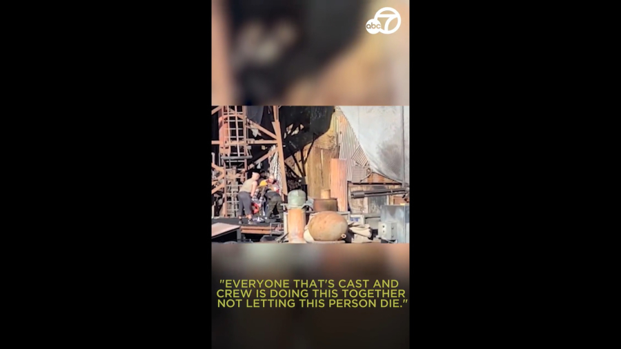Σοκαριστικό ατύχημα στα Universal Studios: Κασκαντέρ έπεσε φλεγόμενος από ύψος 9 μέτρων και έχασε τις αισθήσεις του