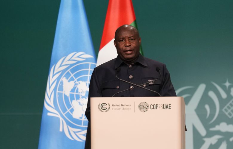 Πρόεδρος Μπουρουντί: «Οι ομοφυλόφιλοι πρέπει να λιθοβολούνται επειδή ρίχνουν κατάρα στη χώρα»