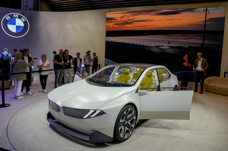 Η αμιγώς ηλεκτρική BMW Vision Neue Klasse ενισχύει την ηλεκτροκίνηση