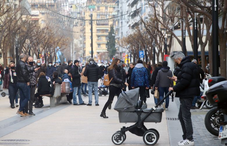 Προετοιμάζονται οι καταστηματάρχες στη Θεσσαλονίκη για τις χειμερινές εκπτώσεις που ξεκινούν την Δευτέρα