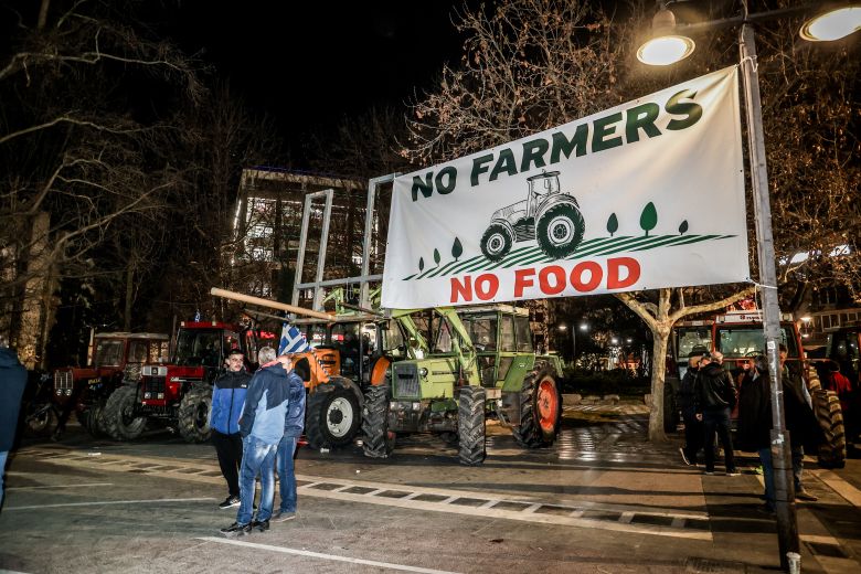 Κινητοποίηση αγροτών με τρακτέρ στο κέντρο της Λάρισας