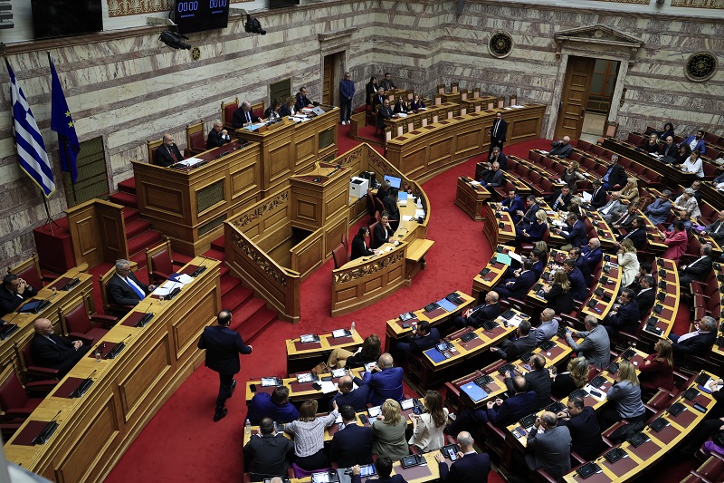 Διαξιφισμοί στη Βουλή για την πρόταση δυσπιστίας κατά της κυβέρνησης – Τριήμερο υψηλής έντασης
