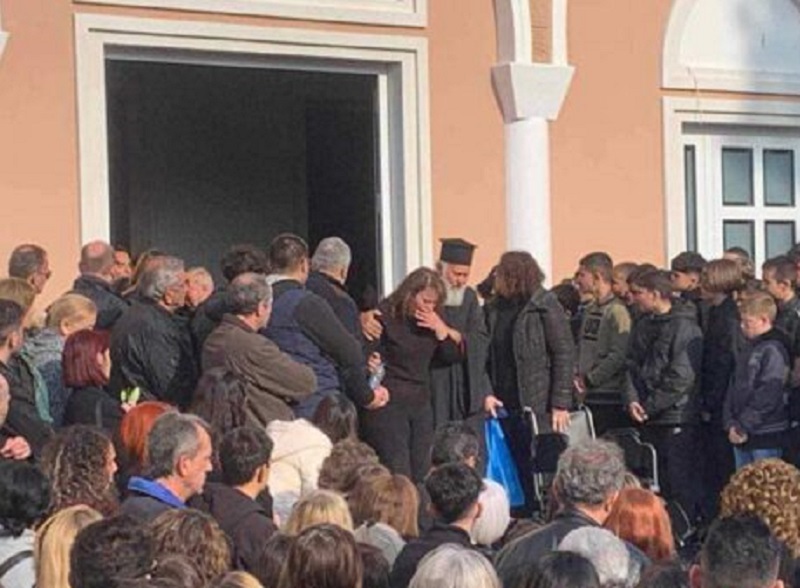 Σε κλίμα οδύνης η κηδεία του 15χρονου στην Αλεξανδρούπολη – Δείτε βίντεο