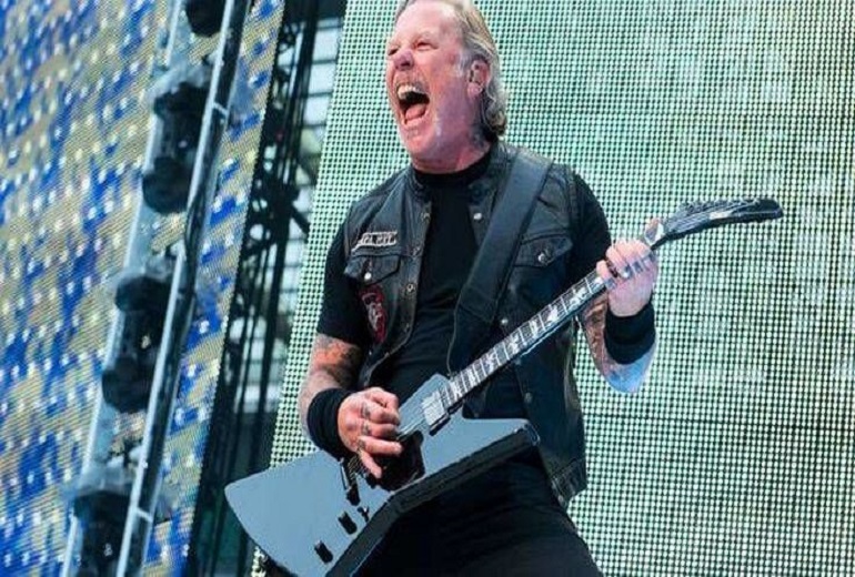 O Τζέιμς Χέτφιλντ των Metallica έκανε τατουάζ από τις στάχτες του Lemmy των Motorhead