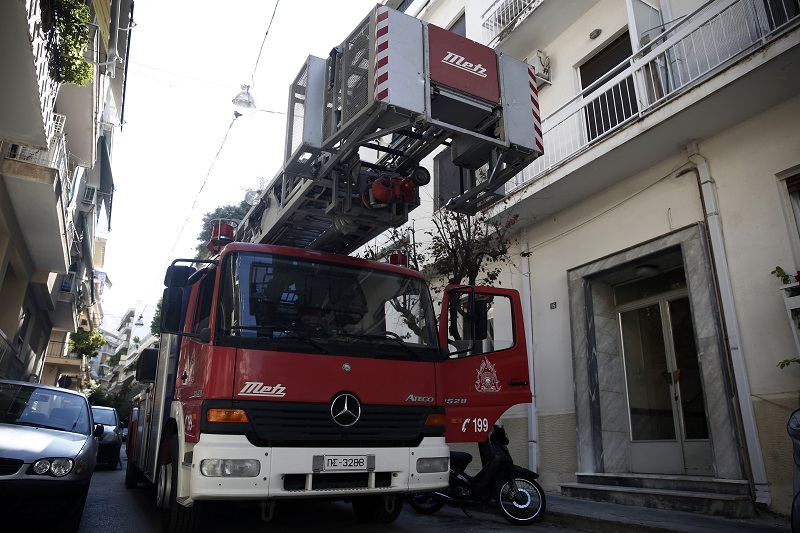Ξέσπασε φωτιά σε ξενοδοχείο στη Λιοσίων – Εντοπίστηκε άνδρας νεκρός