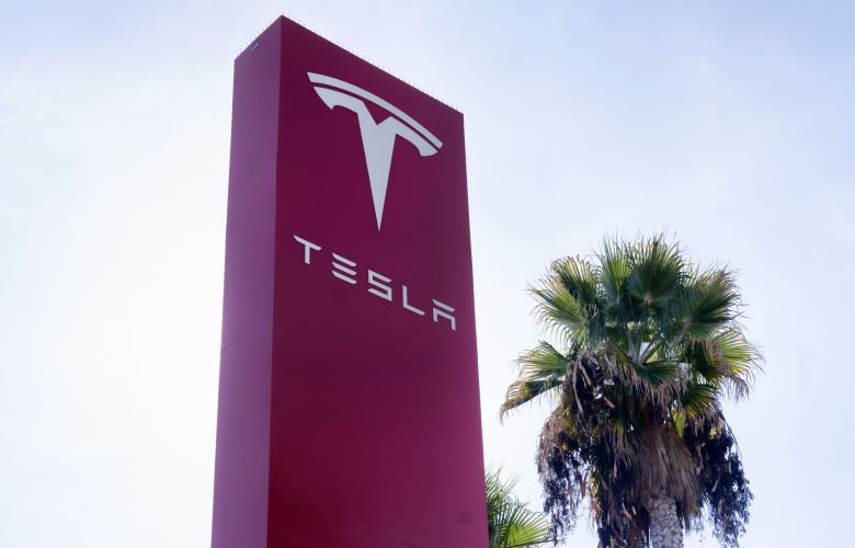 H Tesla θα απολύσει πάνω από το 10% του προσωπικού της παγκοσμίως