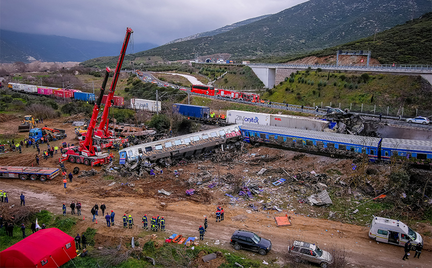 Τραγωδία στα Τέμπη: Εισαγγελική έρευνα για την απομάκρυνση υλικών από το σημείο της τραγωδίας