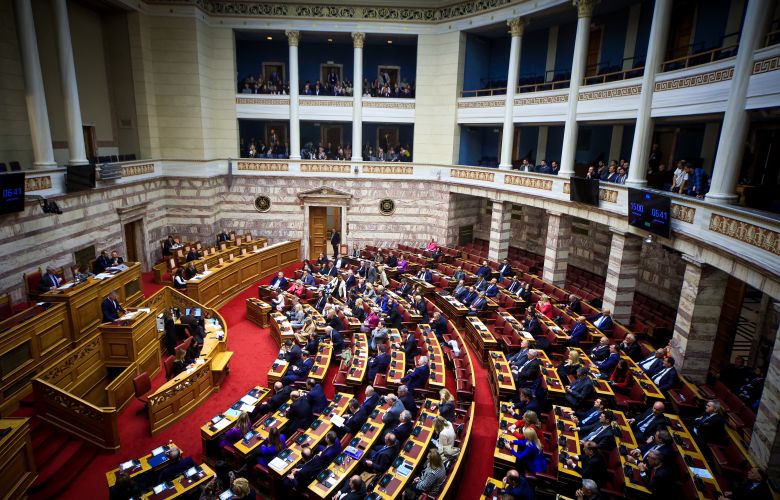 Βουλή: Ψηφίστηκαν από Ολομέλεια φορολογικός κώδικας και τροπολογία για το «καλάθι του νονού»