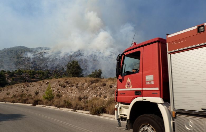 Συναγερμός στα Μέγαρα μετά τη φωτιά σε αγροτοδασική έκταση