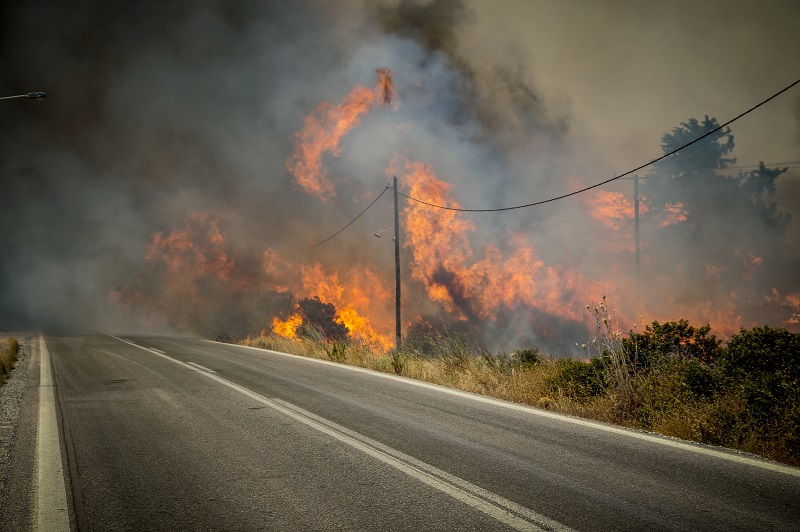 Πολύ υψηλός κίνδυνος πυρκαγιάς αύριο Τρίτη σε Αττική και Εύβοια