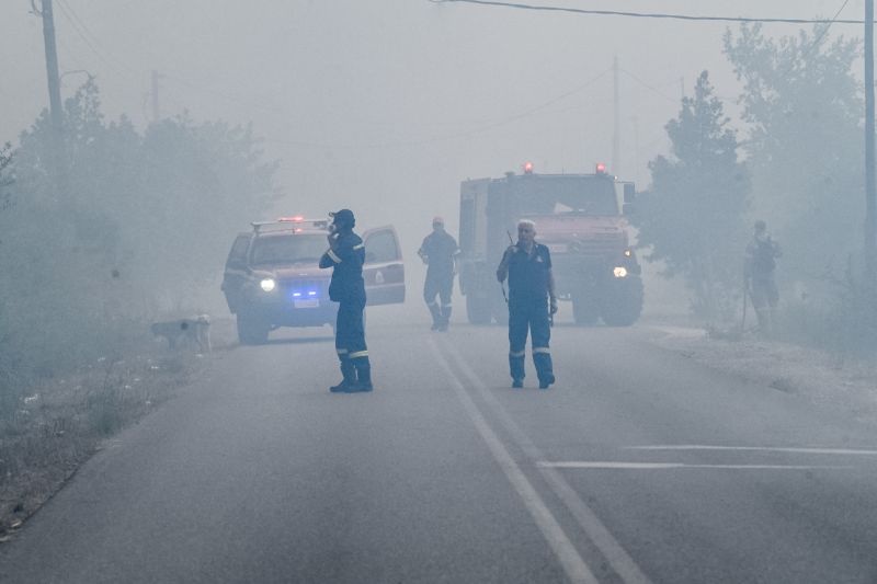 Χωρίς ενεργό μέτωπο η φωτιά στην Κερατέα και στην Άνδρο