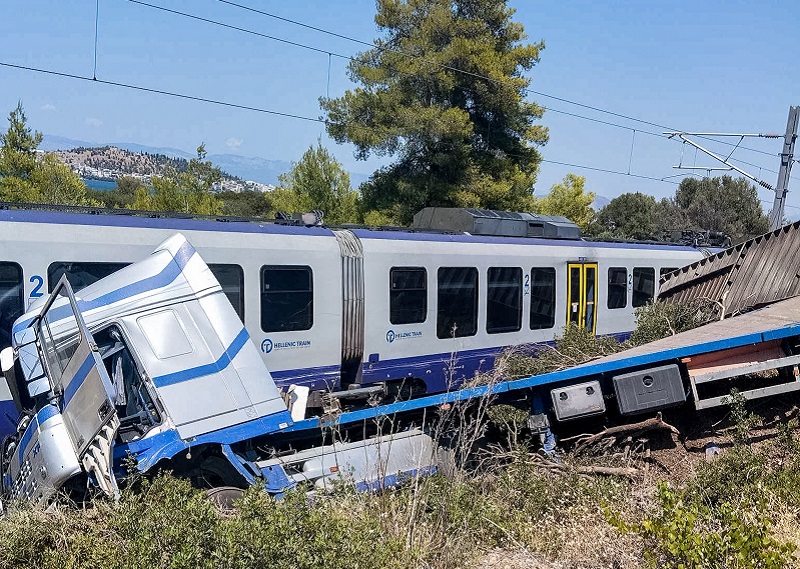 Συνελήφθη ο οδηγός του φορτηγού που συγκρούστηκε με τρένο στην Αυλίδα