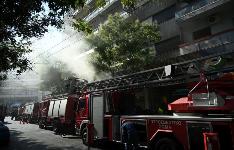 Πολλές ζημιές στο θέατρο Μπρόντγουαιη λόγω φωτιάς – Δείτε φωτογραφίες