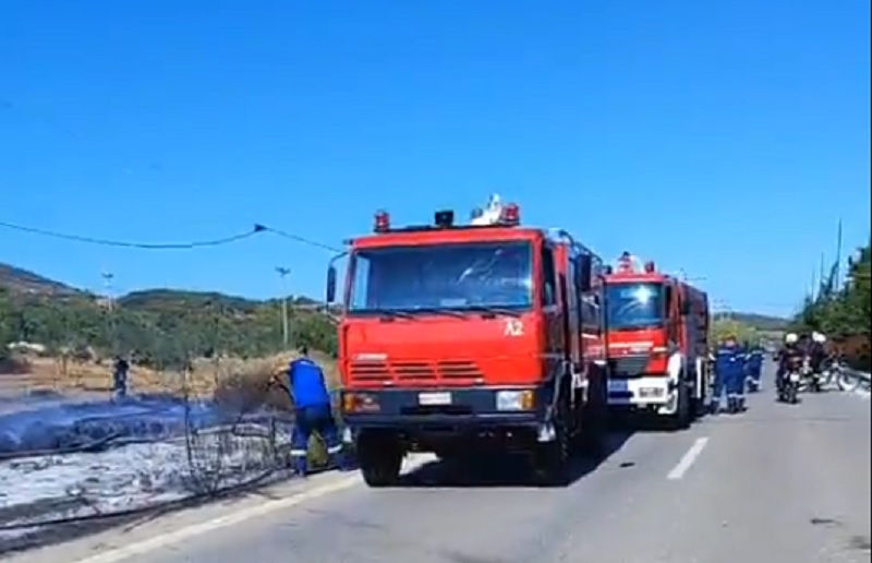 Φωτιά στο Δασκαλειό Κερατέας – Εκτροπή κυκλοφορίας στη λεωφόρο Λαυρίου