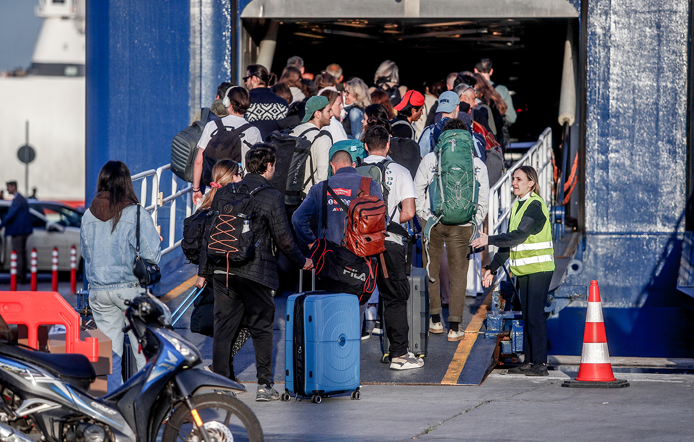 Αυξημένη η επιβατική κίνηση στο λιμάνι του Πειραιά – Στο 80% η πληρότητα των πλοίων