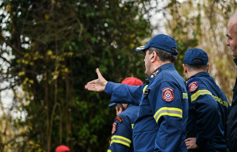 Επιχείρηση της Πυροσβεστικής για τη διάσωση άντρα που εγκλωβίστηκε σε απόκρημνο σημείο στο Άγιο Όρος