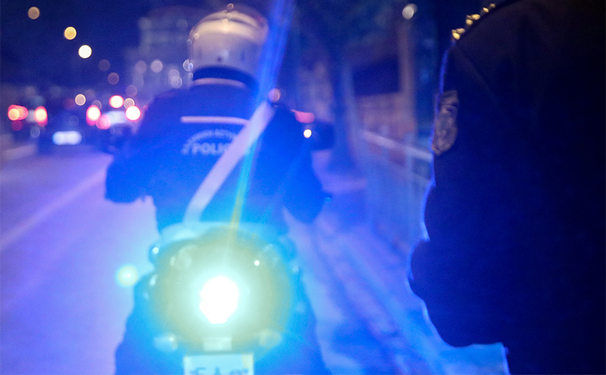 Οδηγός μοτοσικλέτας εμβόλισε μηχανή της ΔΙ.ΑΣ. τραυματίζοντας αστυνομικό