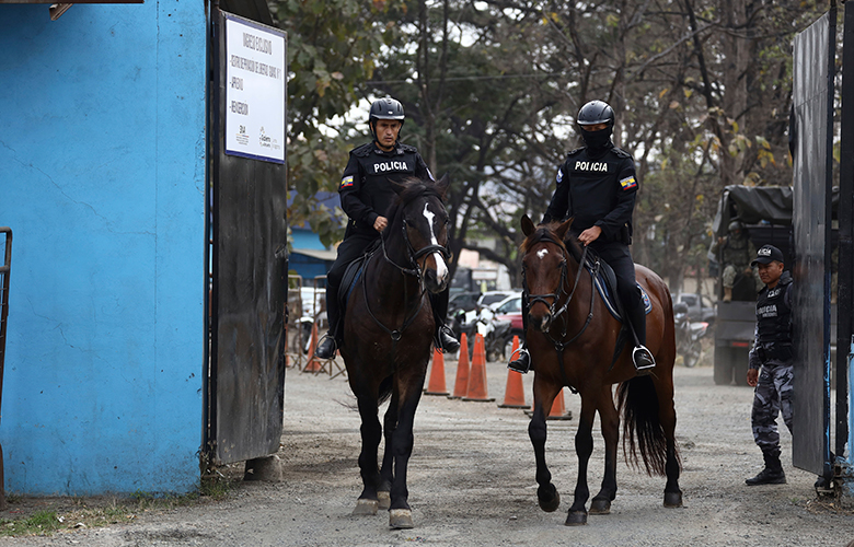 Ο Ισημερινός πασχίζει να περιορίσει διαρροή πετρελαίου που πλήττει πέντε ποταμούς