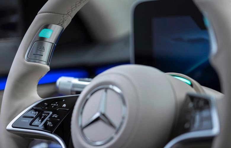 Η Mercedes έλαβε έγκριση για τη δοκιμή ειδικών φώτων σήμανσης αυτόνομης οδήγησης στη Γερμανία