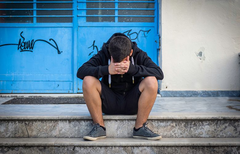Άγριος ξυλοδαρμός δύο νεαρών από κουκουλοφόρους στον Άγιο Νικόλαο: Στον 18χρονο έστησαν ενέδρα δύο φορές
