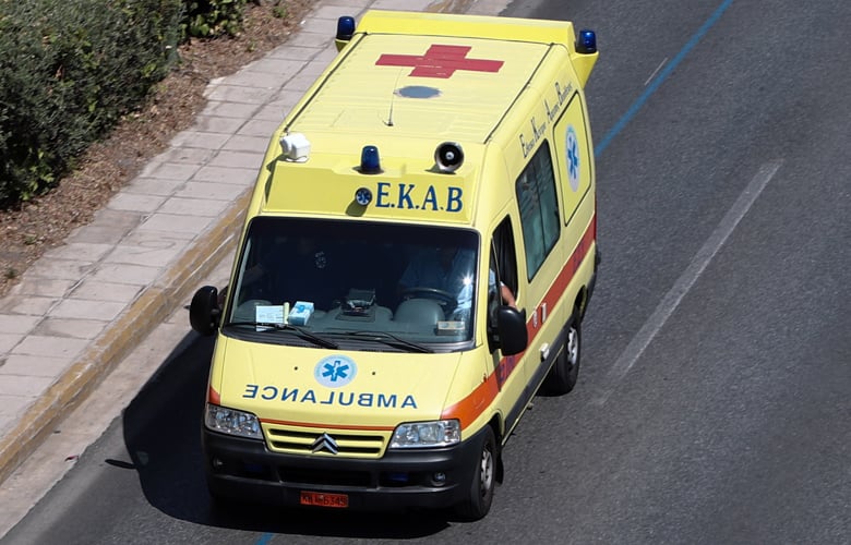 Σοκ στην Καλλιθέα: Σε κρίσιμη κατάσταση 7χρονο παιδί που πέρασε μέσα από τζαμαρία