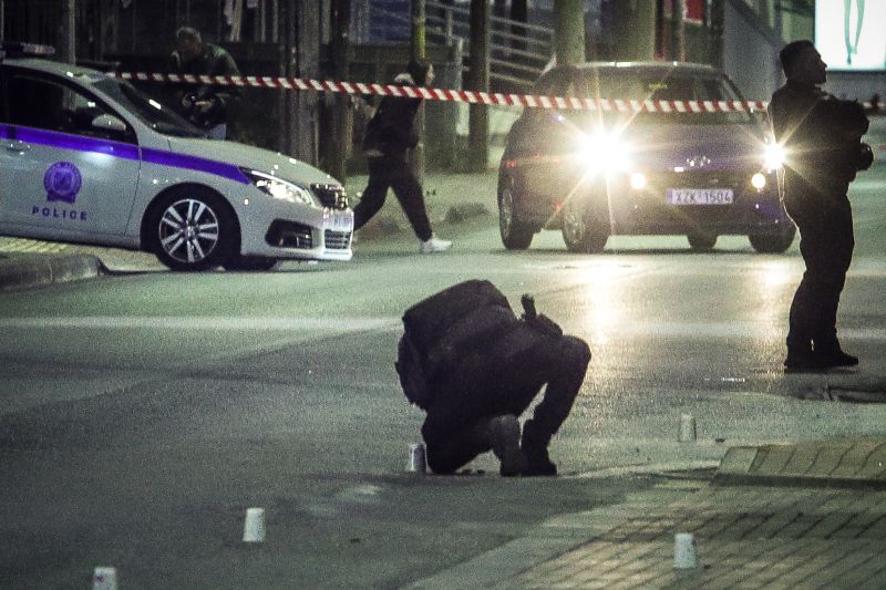 Επίθεση με καλάσνικοφ στα Άνω Λιόσια: Οι δράστες παρακολουθούσαν τον 42χρονο – Δείτε βίντεο ντοκουμέντο από τη στιγμή των πυροβολισμών