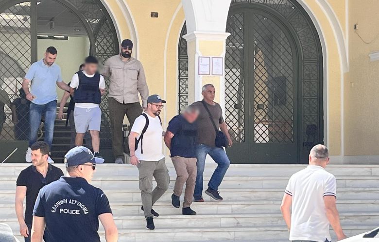Τρεις συλλήψεις για τη δολοφονία της 69χρονης συμβολαιογράφου στην Ζάκυνθο – Φέρονται να έχουν ομολογήσει