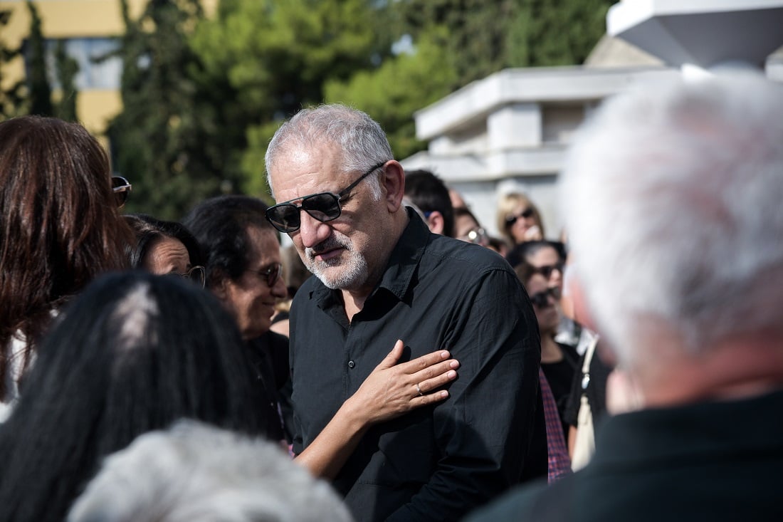 Εσπευσμένα στο νοσοκομείο o Νίκος Πορτοκάλογλου – Ακυρώθηκε η συναυλία του στον Βόλο