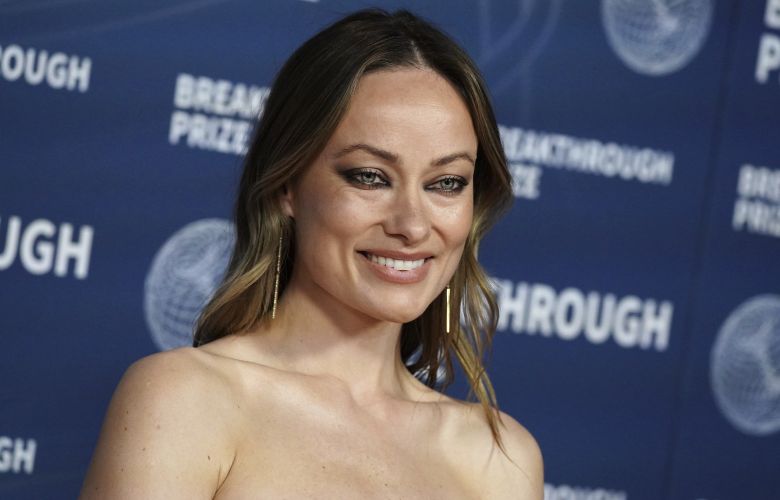 Η Ολίβια Γουάιλντ στην ταινία «Behemoth!» με πρωταγωνιστή τον Πέδρο Πασκάλ