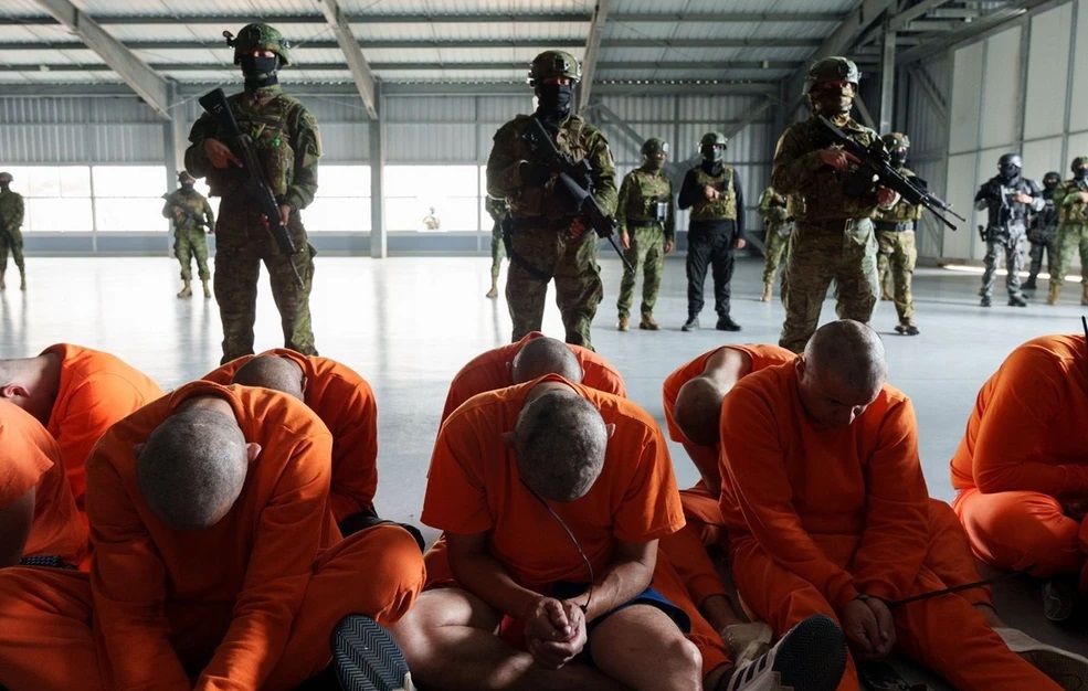 Ισημερινός: Περίπου 300 «επικίνδυνοι» κρατούμενοι μεταφέρθηκαν σε φυλακή υψίστης ασφαλείας