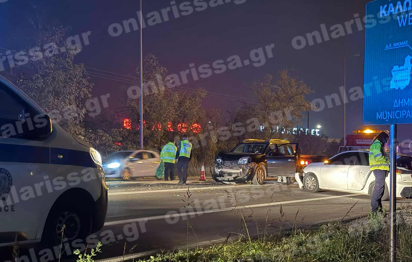 Μετωπική σύγκρουση οχημάτων στη Λάρισα – Τέσσερις τραυματίες