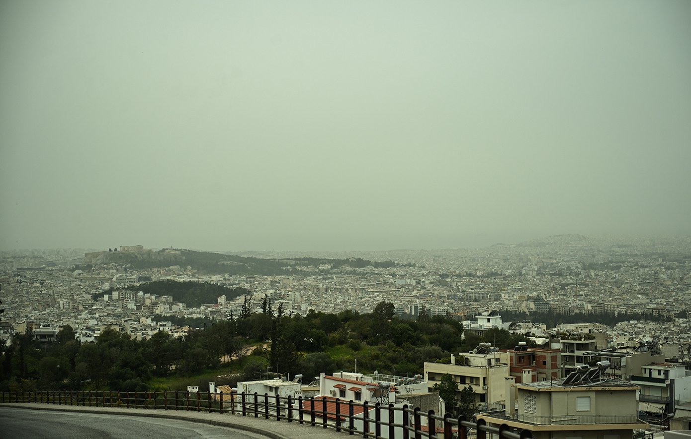 Κυριακή με αφρικανική σκόνη και υψηλή θερμοκρασία