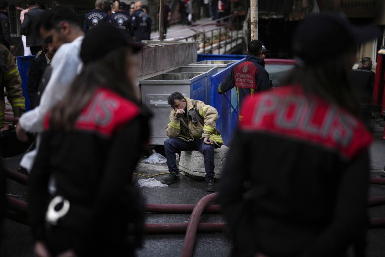 Συλλήψεις 11 ατόμων στην Κωνσταντινούπολη για τον θάνατο μίας μητέρας και των δύο παιδιών της από δηλητηρίαση