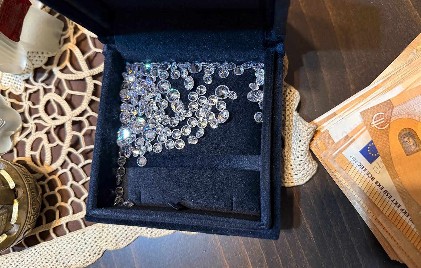 «Υπάρχει ολόκληρη μέθοδος πλεκτάνης» λέει ο δικηγόρος του επιχειρηματία που κατηγορείται για την απάτη με τις επενδύσεις