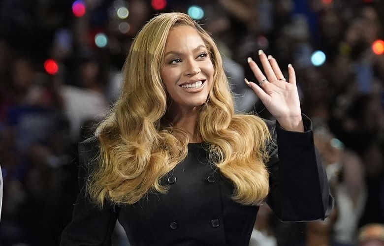 Η ανακοίνωση του Forbes για την Beyoncé σχετικά με το κλαμπ των δισεκατομμυριούχων.