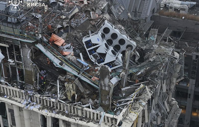 Η μισή πρωτεύουσα βιώνει διακοπές ηλεκτρικού μετά τις ρωσικές επιθέσεις