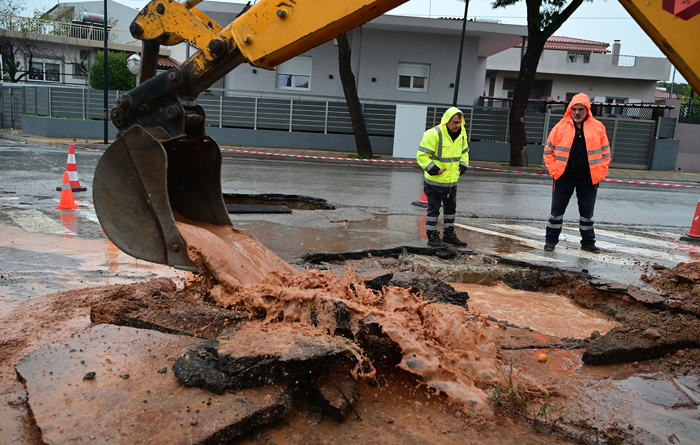 Μάνδρα: Ένας αόρατος «γίγαντας» άφησε την πόλη χωρίς σταγόνα – Τι κρύβεται πίσω από το ξαφνικό «λουκέτο» στο νερό;