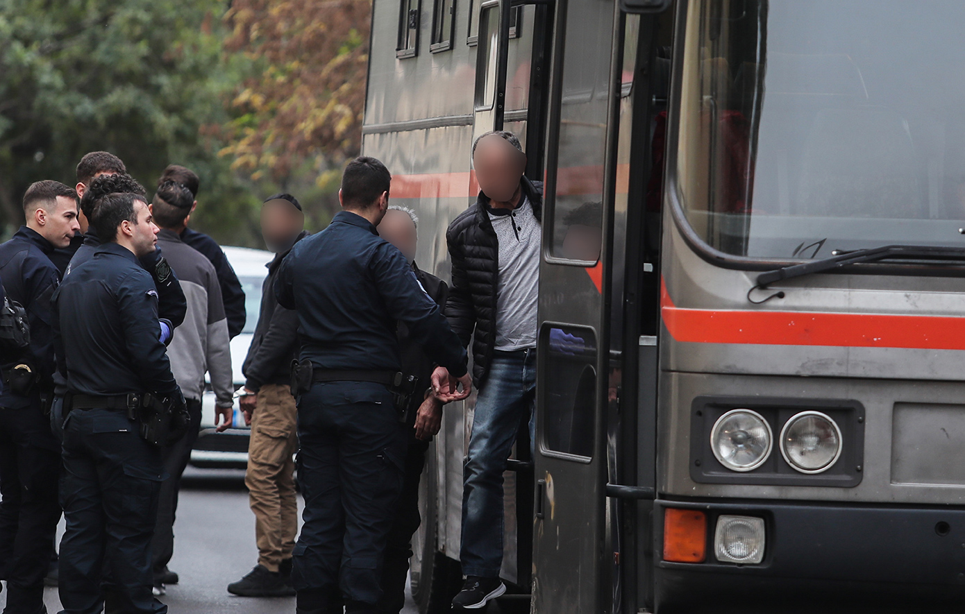 Η δίκη του πρώην αστυνομικού της Βουλής και της συζύγου του διακόπηκε για μελλοντική ημερομηνία.