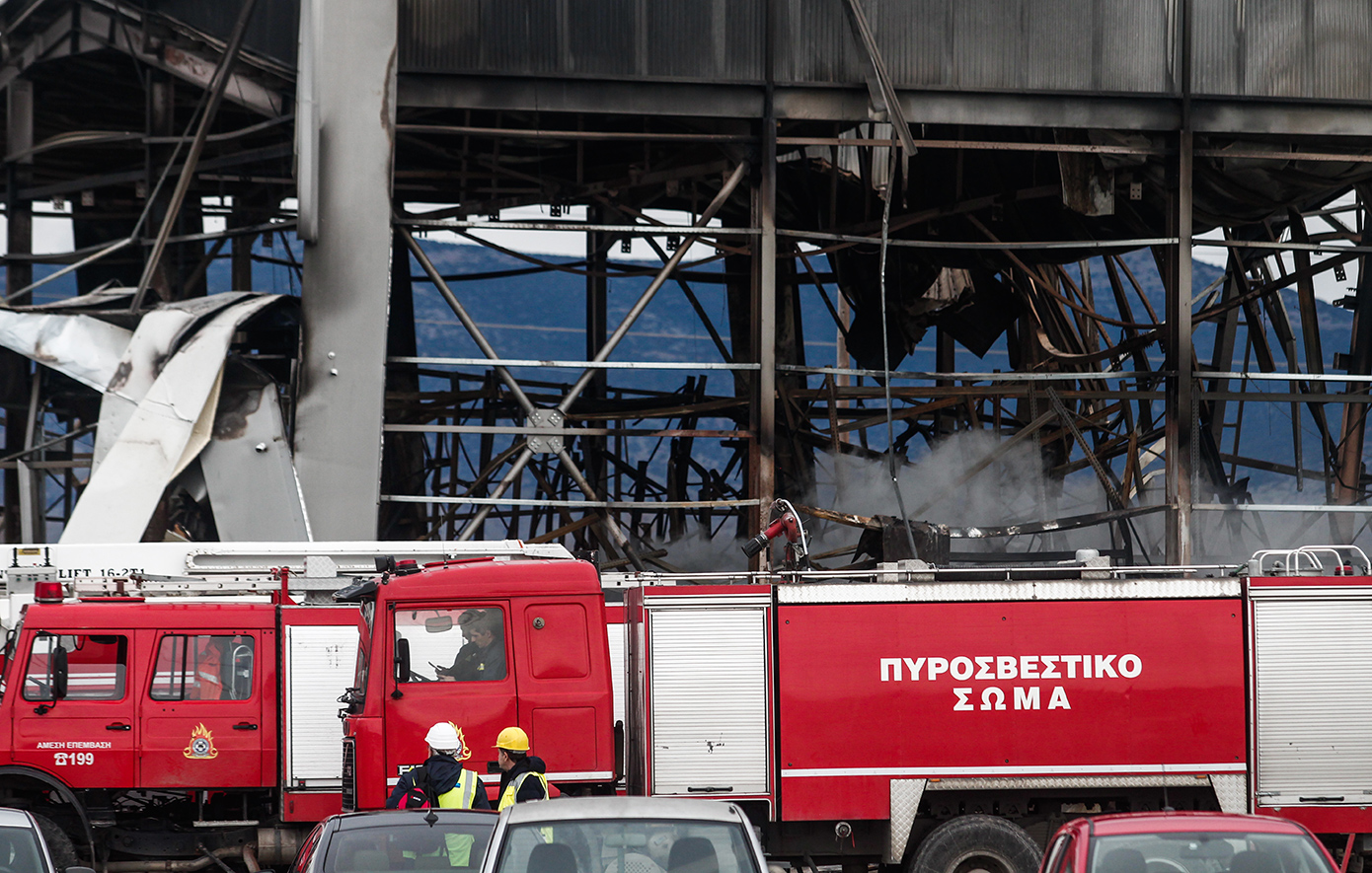 Φωτογραφία-ντοκουμέντο από το υπόγειο της «Βιολάντα» δείχνει τρύπες πριν την έκρηξη.