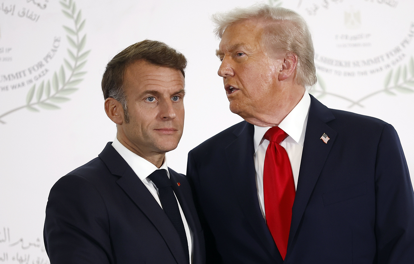 Η ένταση του Μακρόν με τον Τραμπ και οι επιπτώσεις στη δημοφιλία του στη Γαλλία.