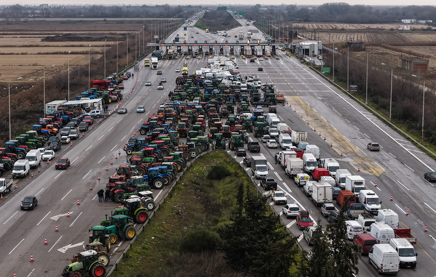 Μηχανοκίνητη πορεία παραγωγών και εμπόρων στα διόδια Μαλγάρων – Απεργία στις λαϊκές αγορές