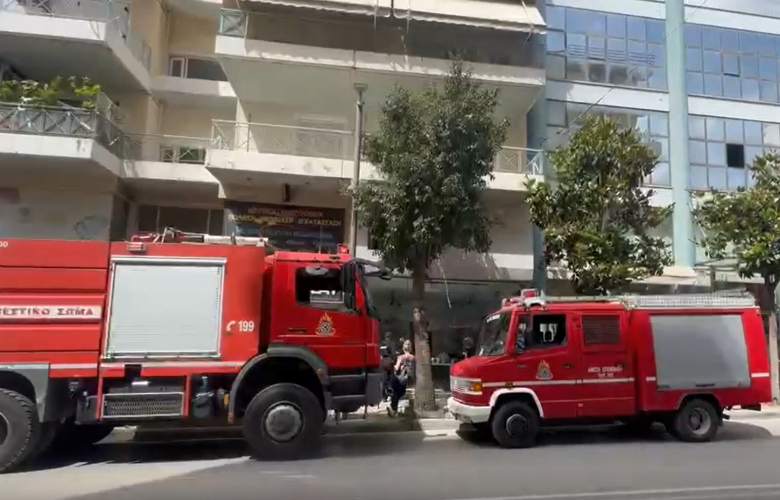 Ραφήνα: Άνθρωπος εντοπίστηκε χωρίς τις αισθήσεις του μετά από φωτιά σε σπίτι.