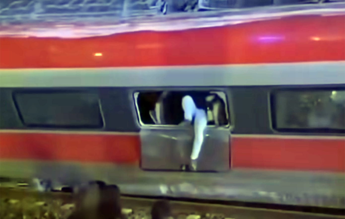 Σιδηροδρομικό δυστύχημα στην Ισπανία με εμπλοκή δυο συρμών υψηλής ταχύτητας.