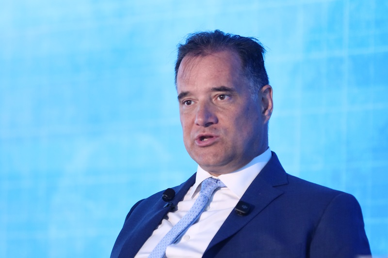 Τα πιθανά οφέλη από τη συνεργασία δημοσίου-ιδιωτικού τομέα στην ασφάλιση υγείας, σύμφωνα με Άδωνι Γεωργιάδη.