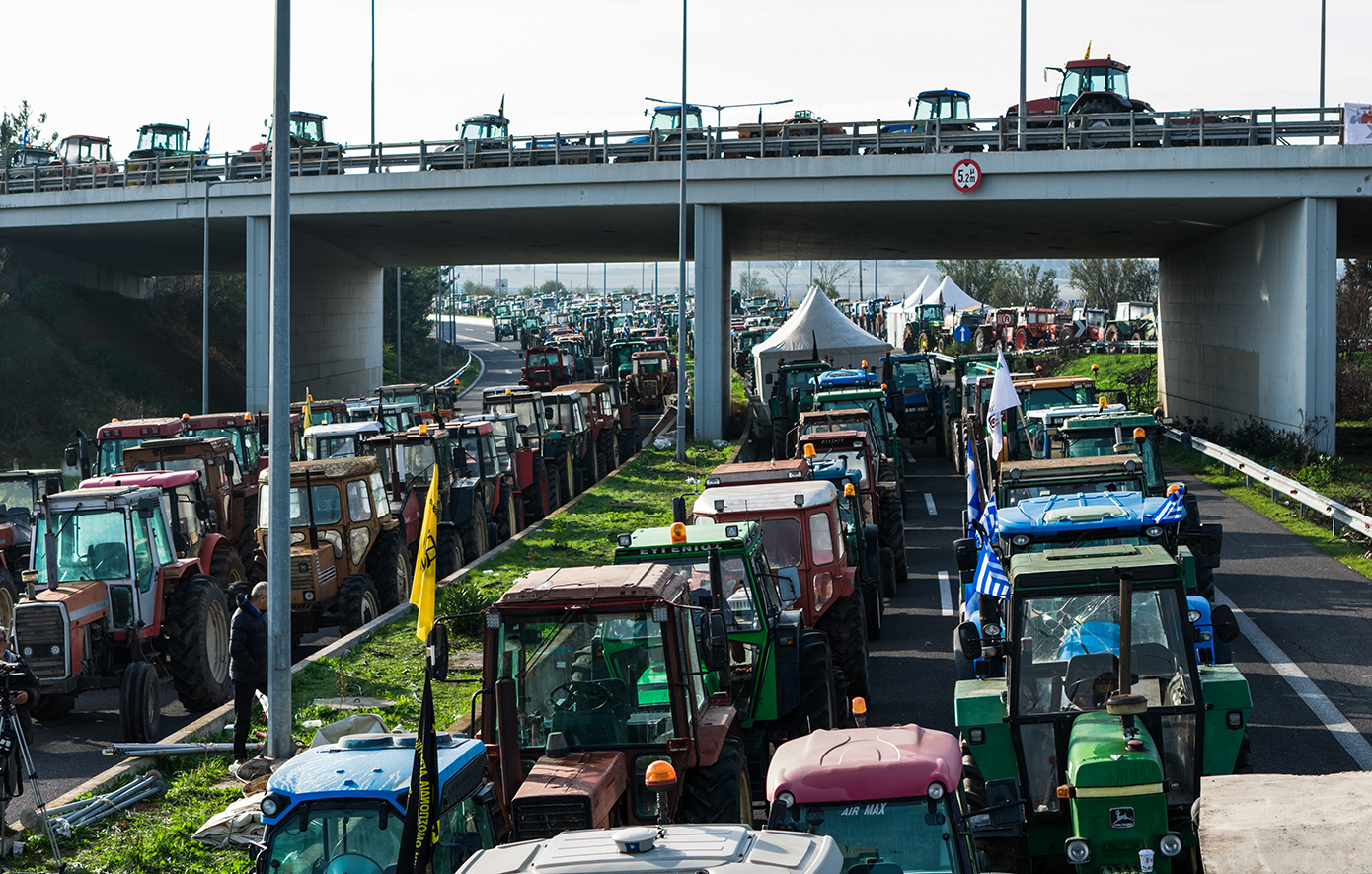 Κινητοποιήσεις αποφάσισαν οι αγρότες με τρακτέρ στην Αθήνα.