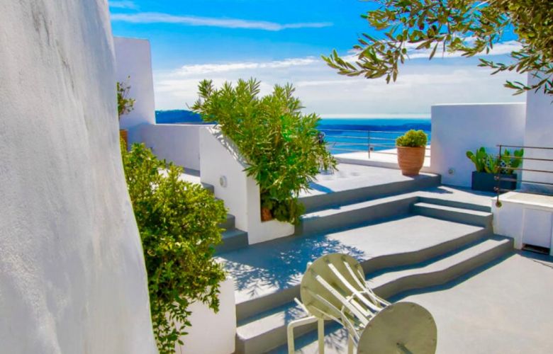 Η στροφή προς νέα και μικρά εξοχικά.