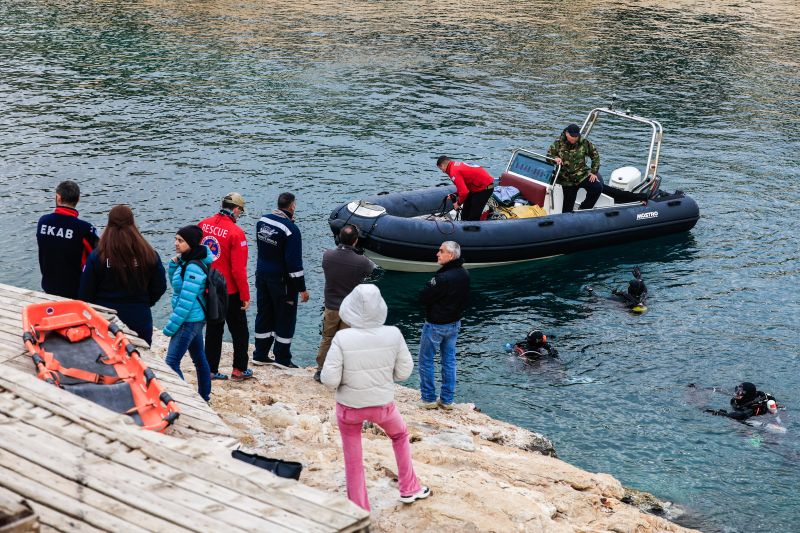 Η σορός του 34χρονου δύτη που αναζητούνταν στα Λιμανάκια Βουλιαγμένης.