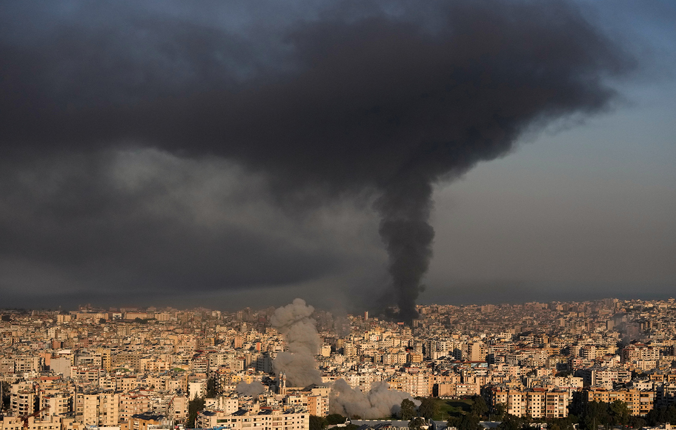 Δεύτερος μήνας πολέμου Μέσης Ανατολής· διαπραγματεύσεις και άμαχοι σε κίνδυνο.