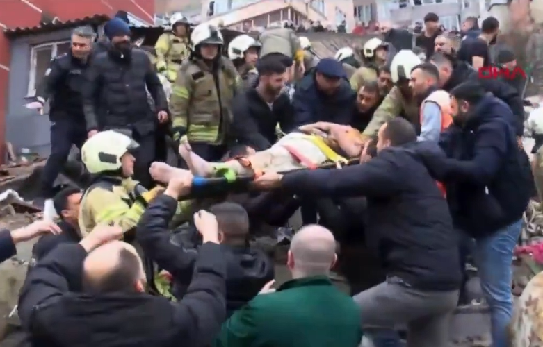 Κωνσταντινούπολη: Κατάρρευση δύο κτιρίων και πανικός – Σοκαριστικό βίντεο