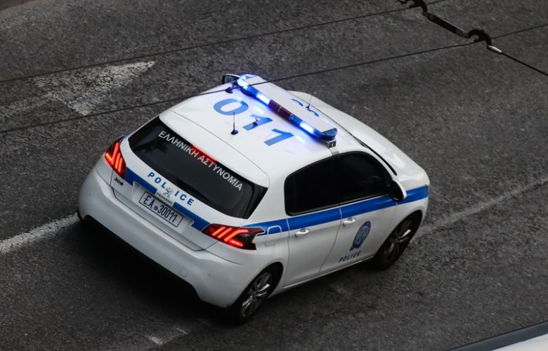 Συναγερμός σε ΕΛΤΑ Λουτρακίου την ώρα της εναπόθεσης μετρητών από χρηματαποστολή.